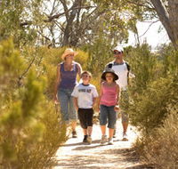 Pepper Tree Cottage - New Castle Holiday