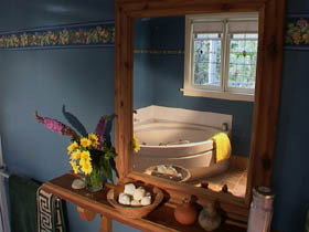 Currawong Cottage - New Castle Holiday 0