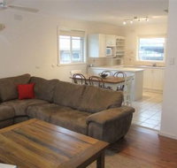 Rosebud Beach House on Kennington - New Castle Holiday