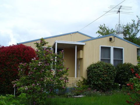 Nanna Toogood's At Eildon - New Castle Holiday 0