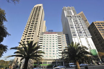 Mercure Melbourne Treasury Gardens - New Castle Holiday 1