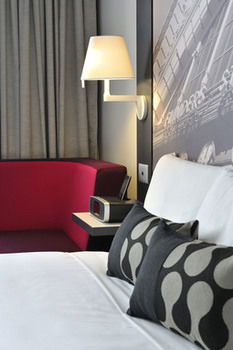 Mercure Melbourne Treasury Gardens - New Castle Holiday 3