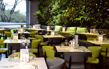Mercure Melbourne Treasury Gardens - New Castle Holiday 7