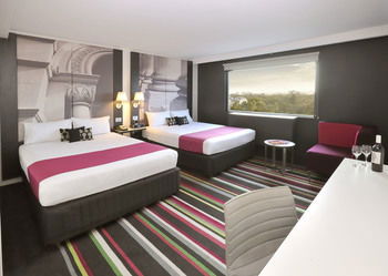 Mercure Melbourne Treasury Gardens - New Castle Holiday 12