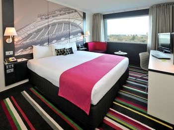 Mercure Melbourne Treasury Gardens - New Castle Holiday 40