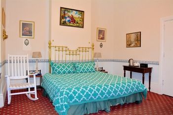 Toorak Manor - New Castle Holiday 24