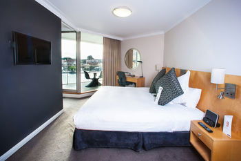 Pullman Quay Grand Sydney Harbour - New Castle Holiday 1