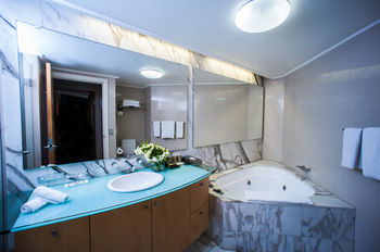 Pullman Quay Grand Sydney Harbour - New Castle Holiday 4
