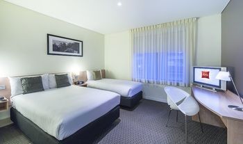 Ibis Melbourne Hotel And Apartments - New Castle Holiday 8