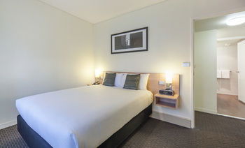 Ibis Melbourne Hotel And Apartments - New Castle Holiday 11
