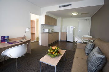 Ibis Melbourne Hotel And Apartments - New Castle Holiday 15