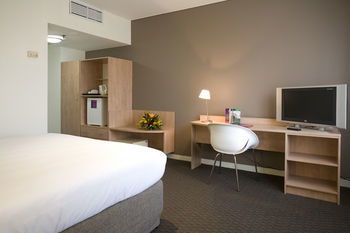 Ibis Melbourne Hotel And Apartments - New Castle Holiday 16