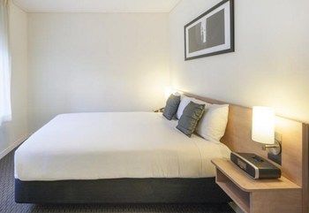 Ibis Melbourne Hotel And Apartments - New Castle Holiday 19