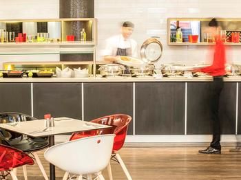 Ibis Melbourne Hotel And Apartments - New Castle Holiday 40