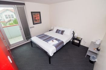 Base Backpackers Melbourne Hostel - New Castle Holiday 3