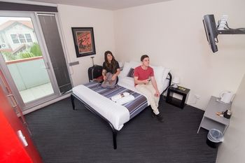 Base Backpackers Melbourne Hostel - New Castle Holiday 5