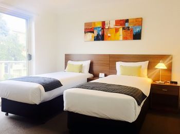 Quest On St Kilda Road - New Castle Holiday 5