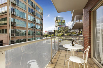 Quest On St Kilda Road - New Castle Holiday 7