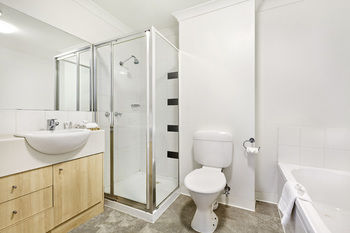 Quest On St Kilda Road - New Castle Holiday 9