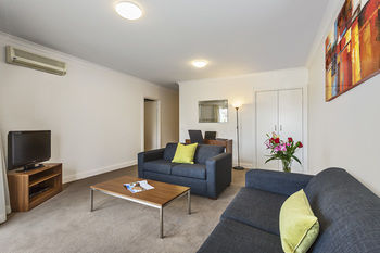 Quest On St Kilda Road - New Castle Holiday 15
