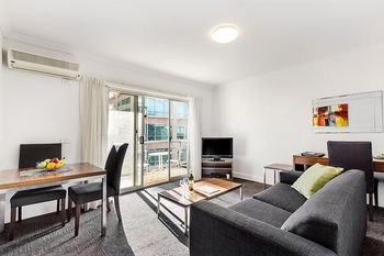Quest On St Kilda Road - New Castle Holiday 20