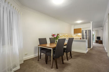 Quest On St Kilda Road - New Castle Holiday 24