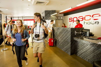 Space Hotel - Hostel/Backpacker - New Castle Holiday 34