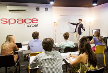 Space Hotel - Hostel/Backpacker - New Castle Holiday 35
