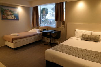 Parkville Place - New Castle Holiday 3