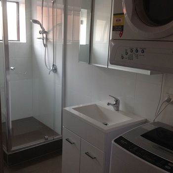 Parkville Place - New Castle Holiday 6