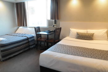 Parkville Place - New Castle Holiday 15