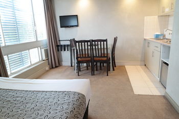 Parkville Place - New Castle Holiday 24