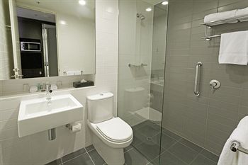 Causeway 353 Hotel - New Castle Holiday 2