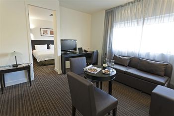 Causeway 353 Hotel - New Castle Holiday 6