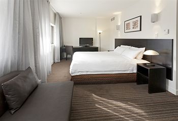 Causeway 353 Hotel - New Castle Holiday 7
