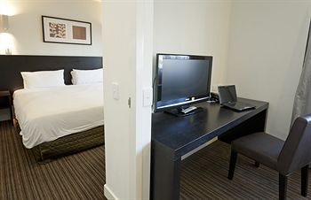 Causeway 353 Hotel - New Castle Holiday 11