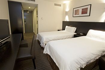 Causeway 353 Hotel - New Castle Holiday 12