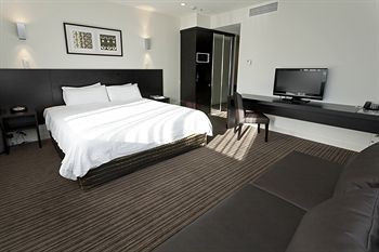 Causeway 353 Hotel - New Castle Holiday 17
