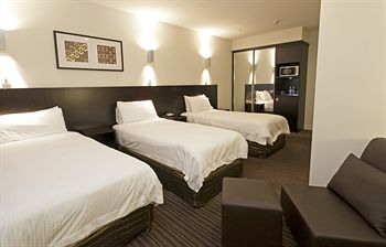 Causeway 353 Hotel - New Castle Holiday 18