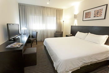 Causeway 353 Hotel - New Castle Holiday 24