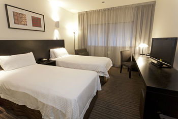 Causeway 353 Hotel - New Castle Holiday 25