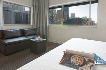 Causeway 353 Hotel - New Castle Holiday 32