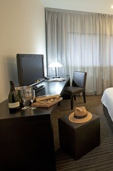 Causeway 353 Hotel - New Castle Holiday 33