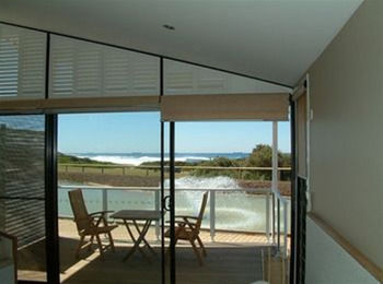 Caves Beachside Hotel - New Castle Holiday 1