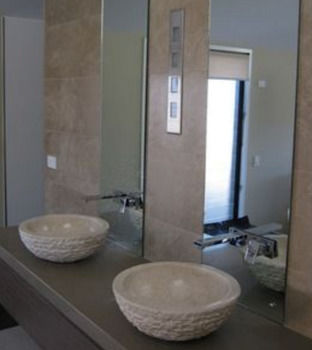 Caves Beachside Hotel - New Castle Holiday 6