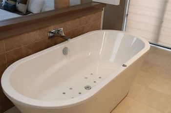 Caves Beachside Hotel - New Castle Holiday 8