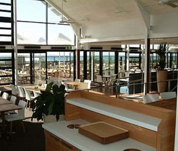 Caves Beachside Hotel - New Castle Holiday 11