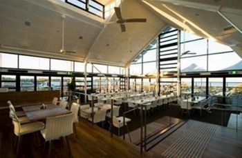 Caves Beachside Hotel - New Castle Holiday 12