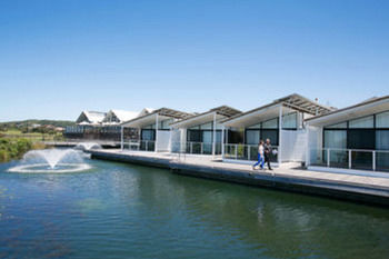 Caves Beachside Hotel - New Castle Holiday 16