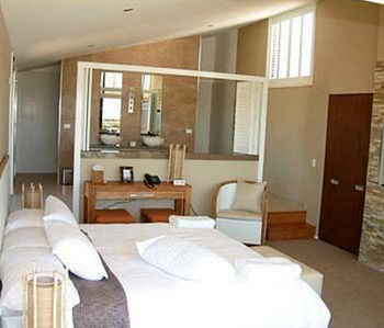 Caves Beachside Hotel - New Castle Holiday 17